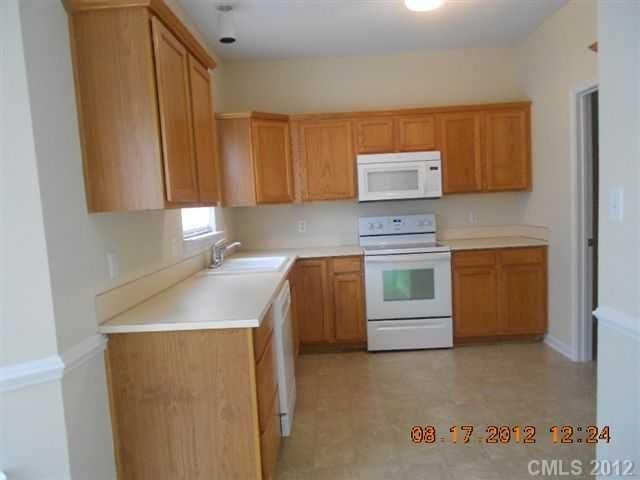 2805 Emerald Meadow Ln, Charlotte, NC 28273
