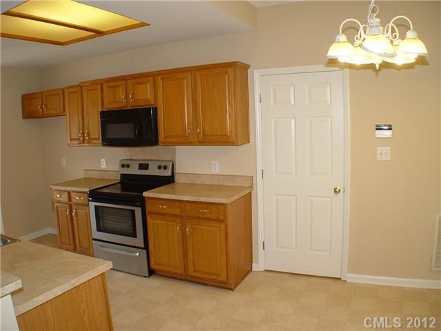 2411 Potter Downs Dr, Waxhaw, NC 28173