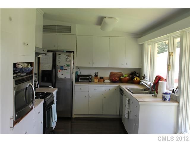 1233 Greylyn Dr, Charlotte, NC 28226