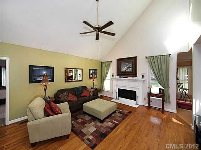 10320 Johns Towne Dr, Charlotte, NC 28210