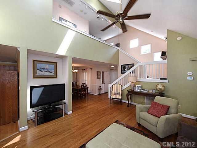 10320 Johns Towne Dr, Charlotte, NC 28210