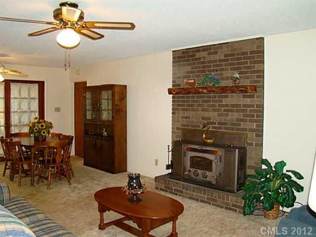 4340 Henry Dellinger Rd, Maiden, NC 28650