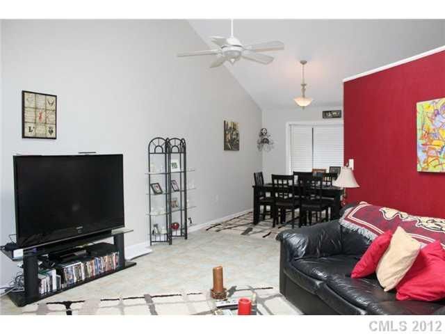 850 NE 8th St #Apt G, Hickory, NC 28601
