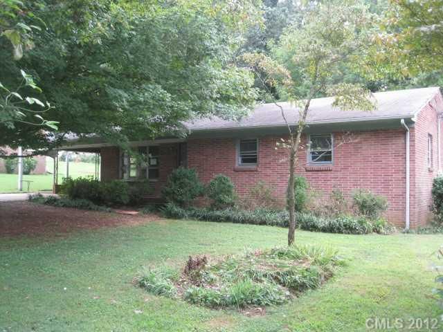 211 Madison Dr, Mount Holly, NC 28120