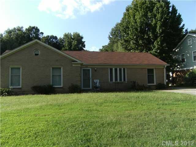 5825 Eastbrook Rd, Charlotte, NC 28215
