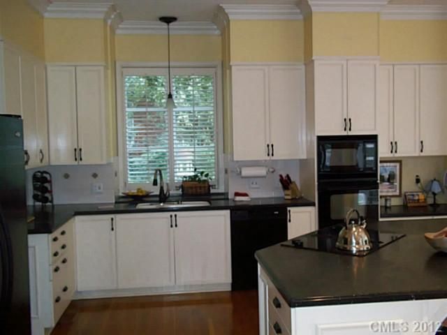 8717 Brownes Pond Ln, Charlotte, NC 28277