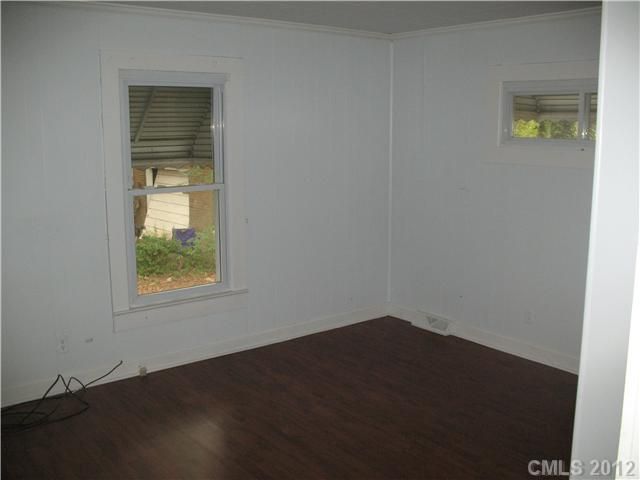 1905 Crestmont St, Kannapolis, NC 28081