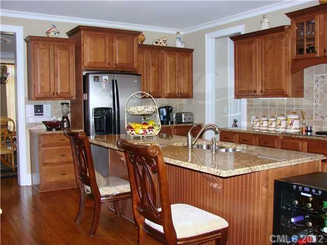 1002 Westbury Dr, Matthews, NC 28104