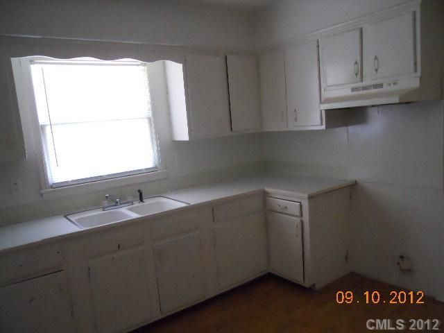 651 Dunbrook Ln, Charlotte, NC 28217
