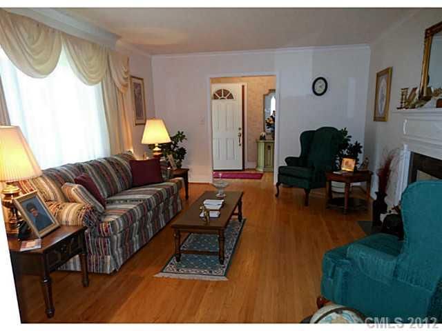 1651 Medford Dr, Charlotte, NC 28205