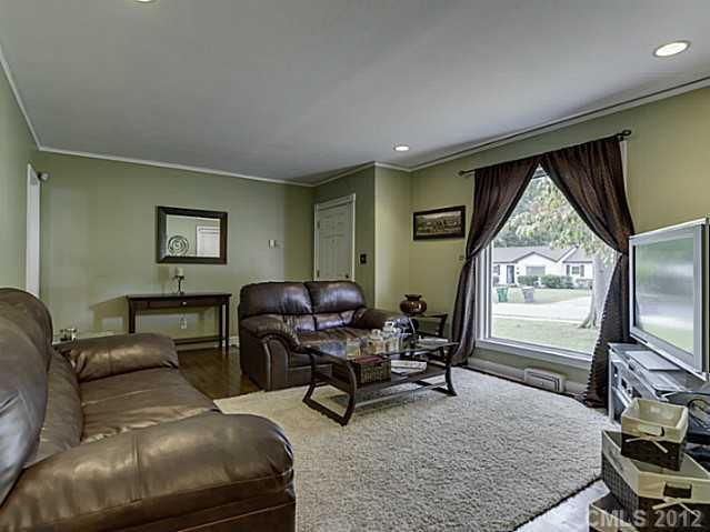 527 Hollis Rd, Charlotte, NC 28209