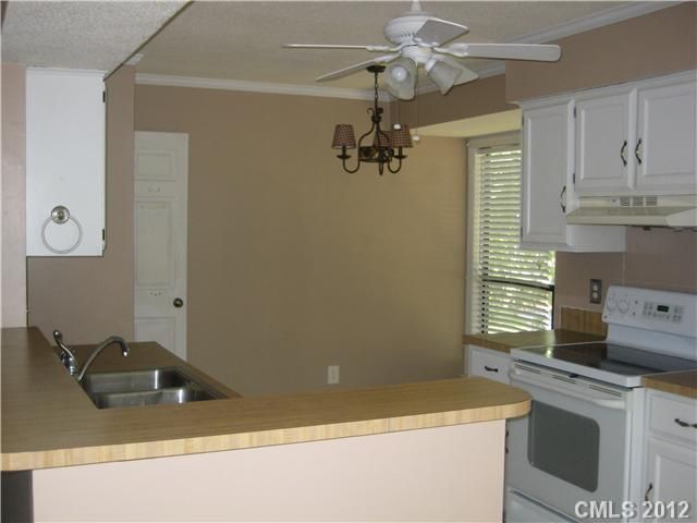 7226 Winery Ln #406, Charlotte, NC 28227
