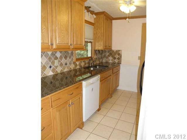 204 NE Belleview Dr, Conover, NC 28613