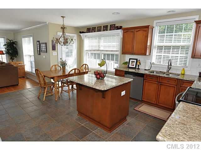 15016 Middlesborough Dr, Matthews, NC 28104