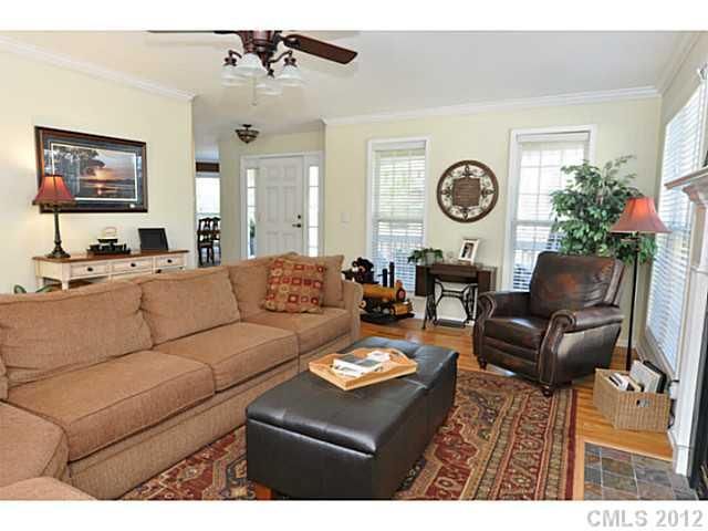 15016 Middlesborough Dr, Matthews, NC 28104