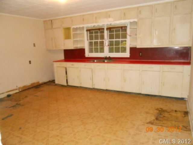 414 Tuckaseegee Rd, Mount Holly, NC 28120