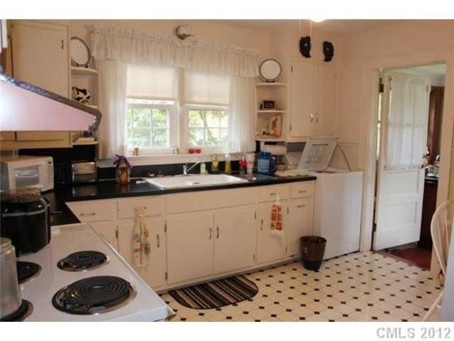 318 SW 33rd St, Hickory, NC 28602