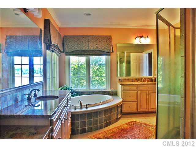 8024 Lake Providence Dr, Matthews, NC 28104