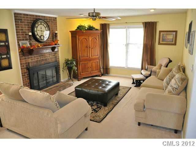 8843 Gamesford Dr, Charlotte, NC 28277