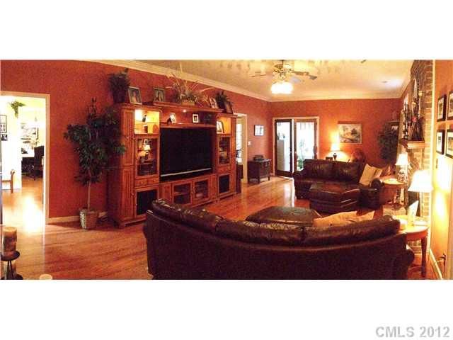 13421 Kintyre Ct, Matthews, NC 28105
