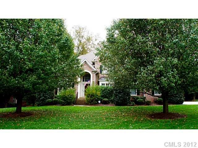 828 Kings Crossing Dr, Concord, NC 28027