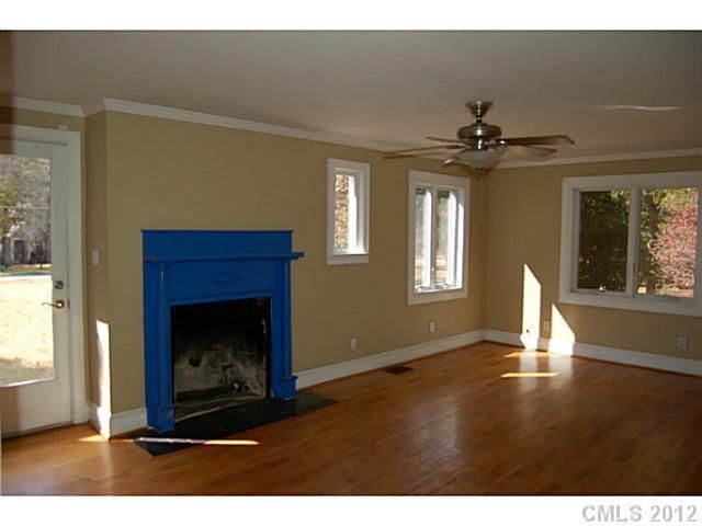 5510 Oak Dr, Charlotte, NC 28216