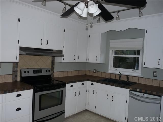 651 Mayview Dr, Charlotte, NC 28205
