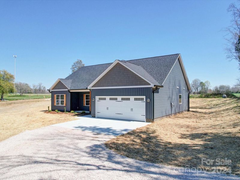 7653 Tuckaseegee Rd, Kannapolis, NC 28081