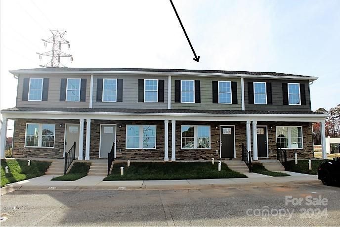 1629 Oak Leaf Dr NW, Hickory, NC 28601
