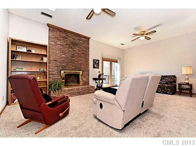 1613 Willowbrook Dr, Fort Mill, SC 29708
