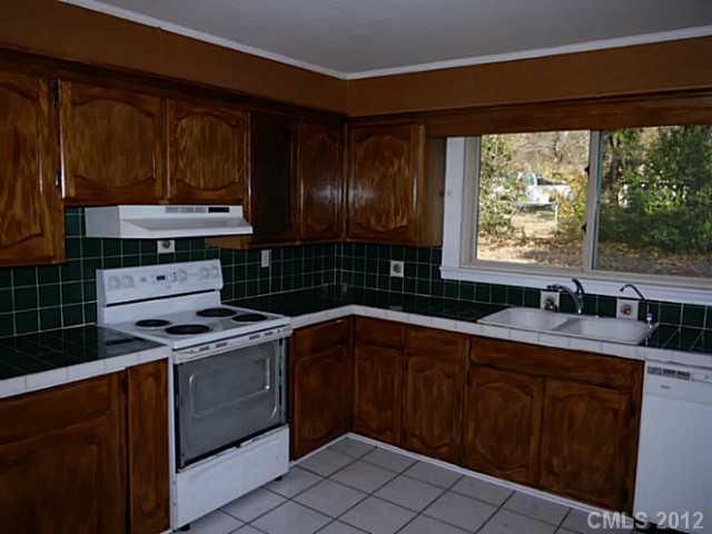 110 Robinson Clemmer Rd, Dallas, NC 28034