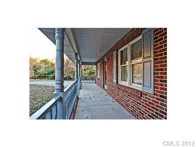 6410 Riverine Dr, Charlotte, NC 28216