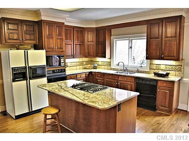 4931 Lindstrom Dr, Charlotte, NC 28226