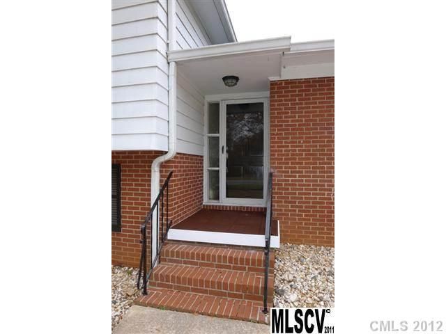 1920 Kool Park Rd, Hickory, NC 28601