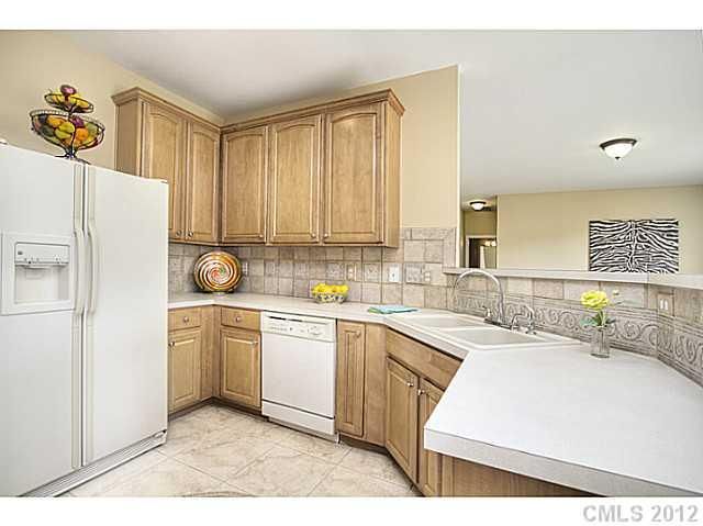 9916 Forest Run Ln, Charlotte, NC 28277