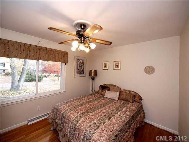 3910 Flowerfield Dr, Charlotte, NC 28210