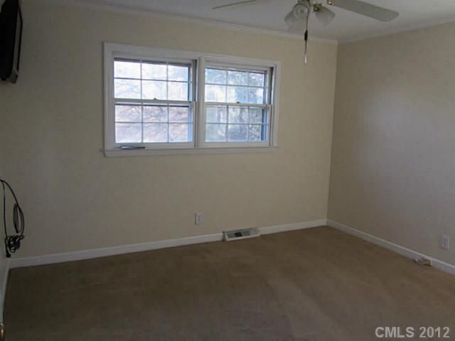 964 Sandswood Dr, Gastonia, NC 28054