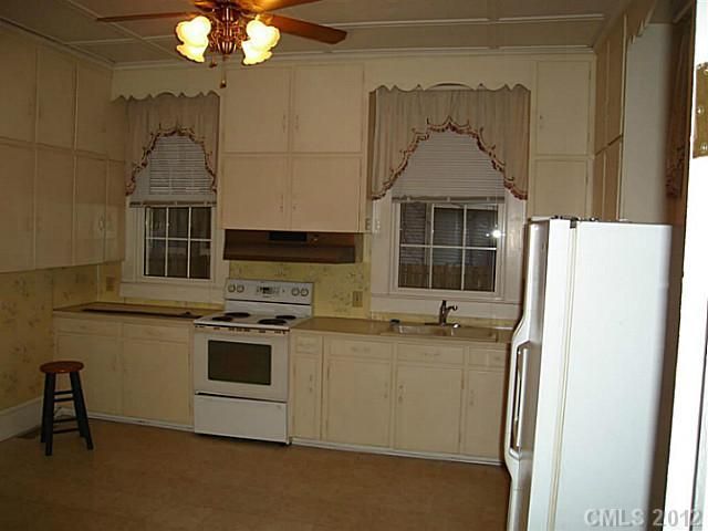 209 Calhoun St, Clover, SC 29710