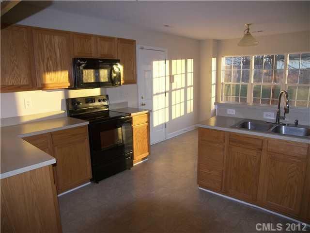 7702 Shiny Meadow Ln, Charlotte, NC 28215