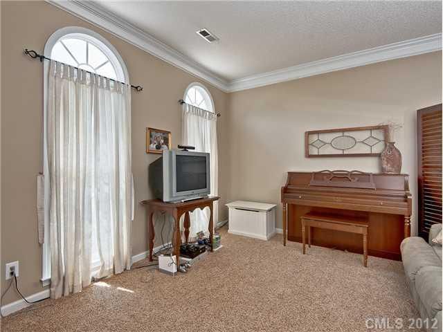 8736 Tamarron Dr, Charlotte, NC 28277