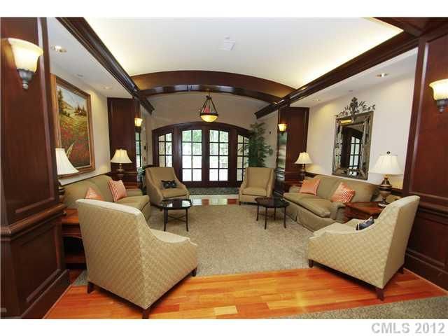 2223 Croydon Rd #101, Charlotte, NC 28207