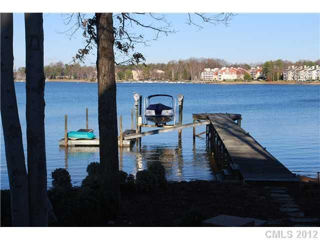 21500 Lake Point Ln, Cornelius, NC 28031