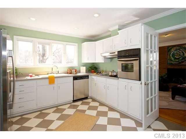 926 Lynbrook Dr, Charlotte, NC 28211