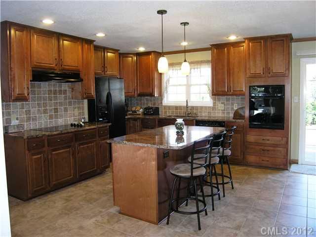 111 Davidson Rd, Statesville, NC 28677