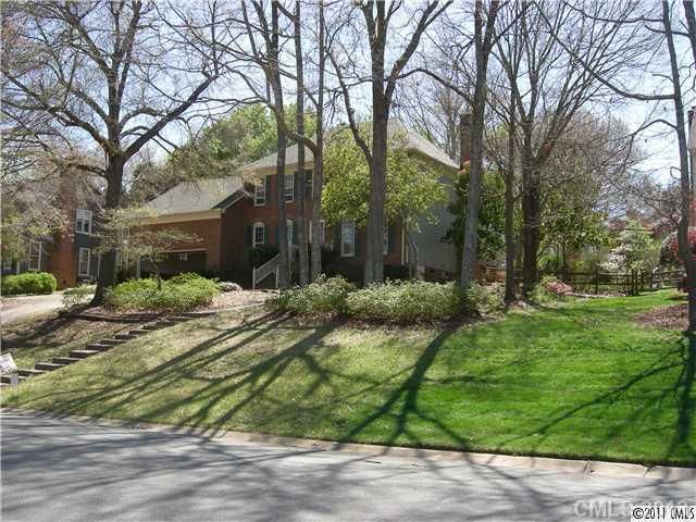 4610 E Meadowridge Dr, Charlotte, NC 28226