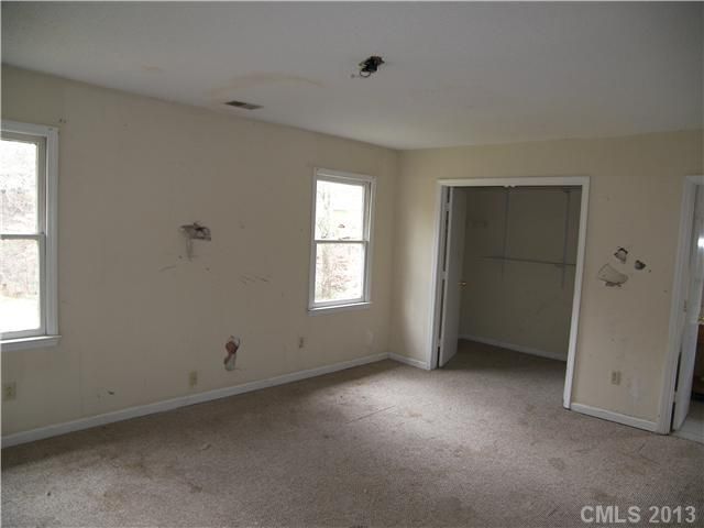 7400 Feathers Pl, Charlotte, NC 28213