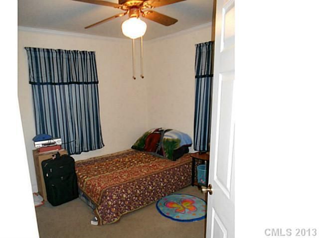 301 Plainwood Dr, Charlotte, NC 28216