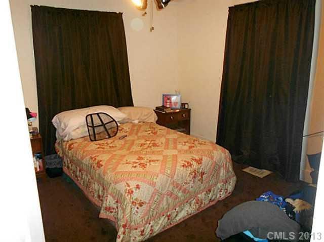 301 Plainwood Dr, Charlotte, NC 28216