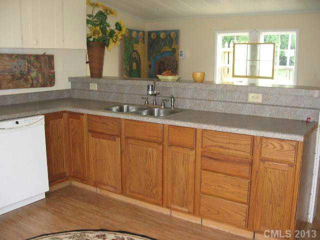 137 Camp Oak Rd, Statesville, NC 28677