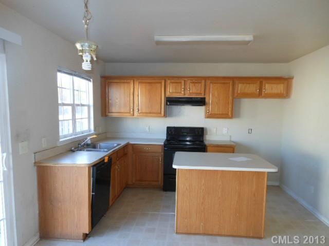1439 Black Kettle Dr, Charlotte, NC 28213